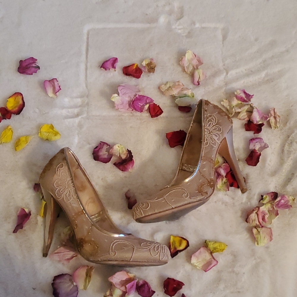 Badgley Mischka Oakes Pump